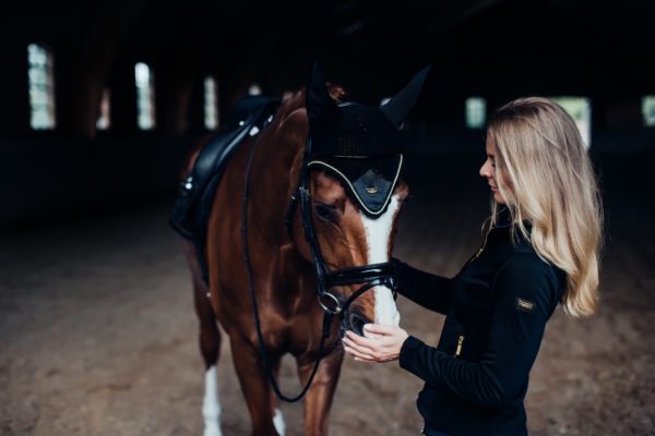 kabat-equestrian-stockholm-fleece-black-gold