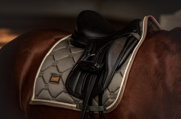 equestrian-stockholm-dressage-saddle-pad-golden-olive