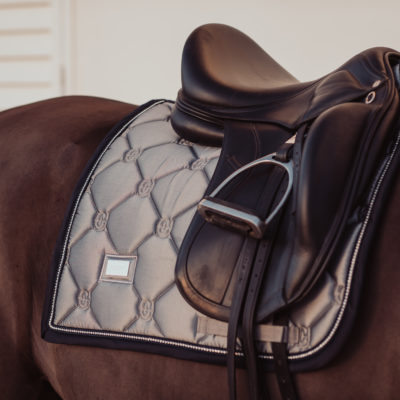 equestrian-stockholm-dressage-saddle-pad-crystal-grey