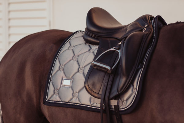 equestrian-stockholm-dressage-saddle-pad-crystal-grey