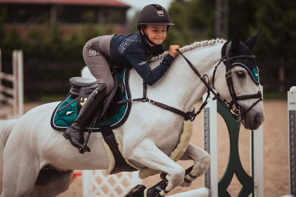 equestrian-stockholm-emerald-ugro-nyeregalatet-pony