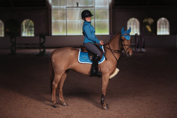 equestrian-stockholm-parisian-blue-skokova-podsedlova-decka-pony