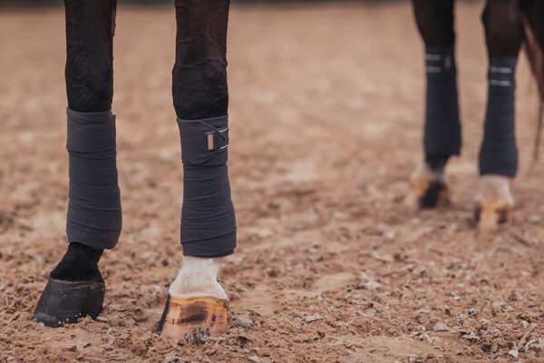 equestrian-stockholm-fleece-bandages-silver-clo