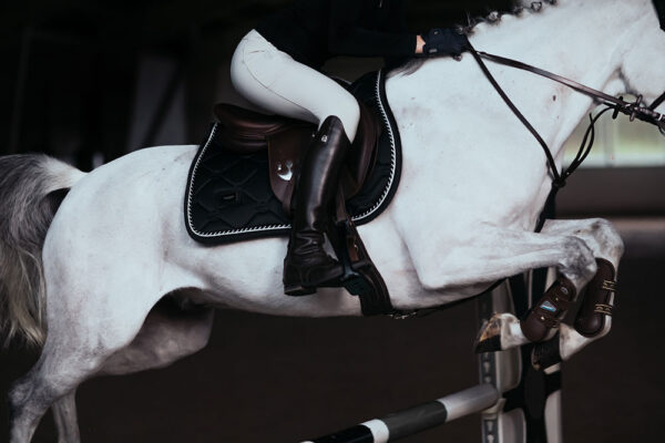 equestrian-stockholm-black-edition-skokova-podsedlova-decka-pony