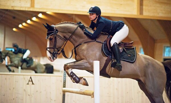 equestrian-stockholm-black-edition-ugro-nyeregalatet