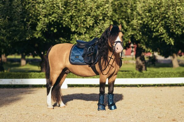 equestrian-stockholm-monaco-blue-ugro-nyeregalatet-pony
