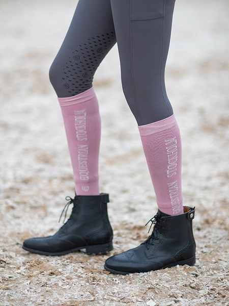 equestrian-stockholm-lovaglozokni-pink-logo