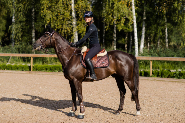 equestrian-stockholm-mahogany-glimmer-ugro-nyeregalatet